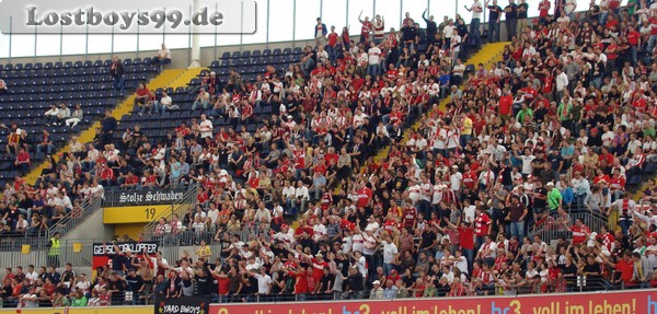 Eintracht Frankfurt - VfB Stuttgart Pyro Rauch Böller Kracher Derby ...